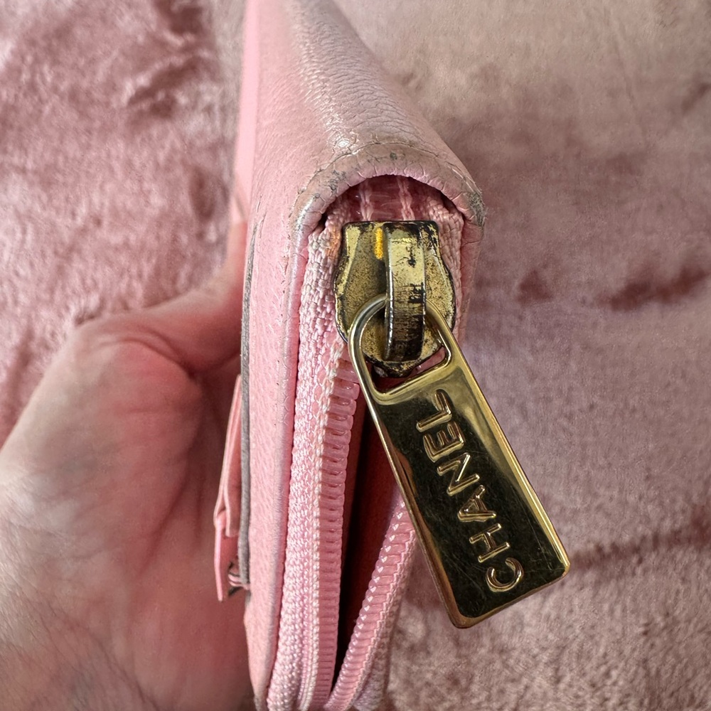 Authentic Chanel Pink Leather Wallet with Iconic CC Logo and Halo intact. 🩷 - Picture 11 of 13